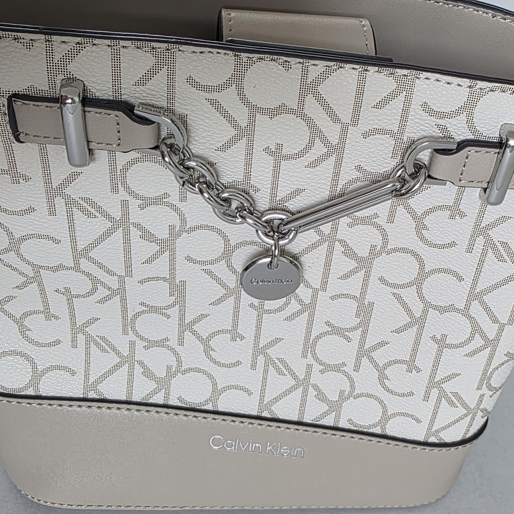 CALVIN KLEIN Adrina Crossbody Bag In Vanilla Khk - Picture 7 of 9